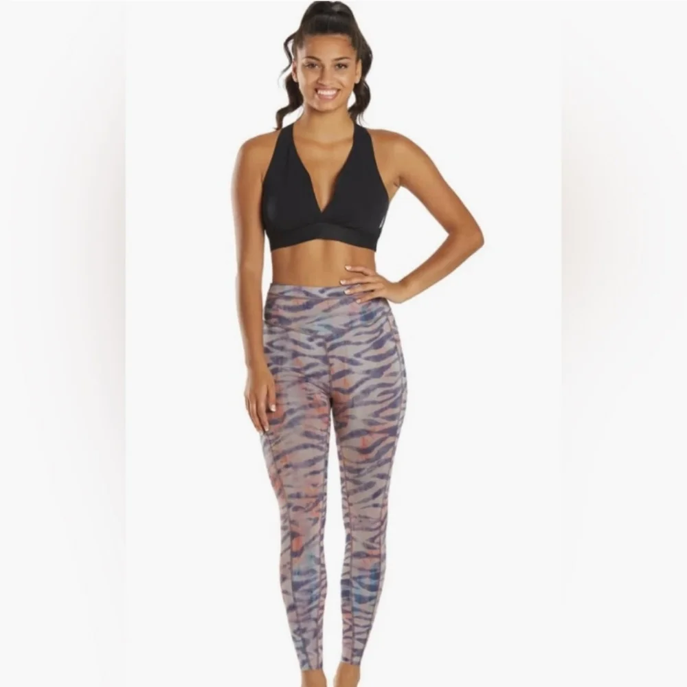 NWT FP Movement Beat The Heat Reversible Sports Bra & Leggings Set Tiger Combo - Picture 9 of 11